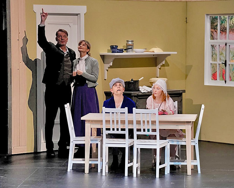 Claus Tröger: MICHEL IN DER SUPPENSCHÜSSEL