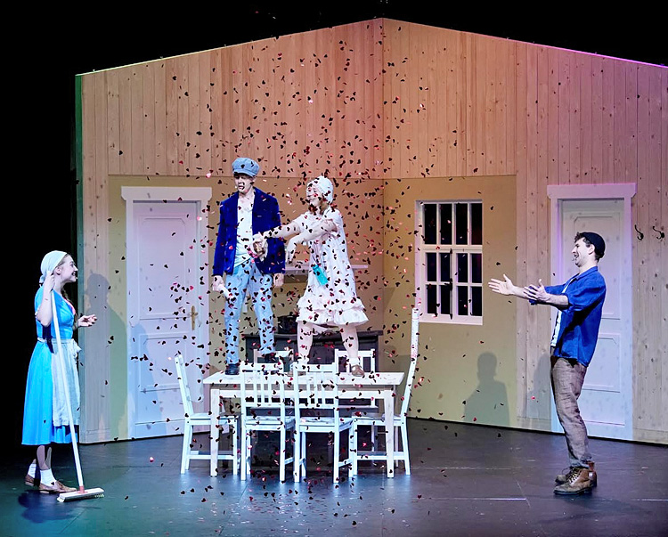 Claus Tröger: MICHEL IN DER SUPPENSCHÜSSEL