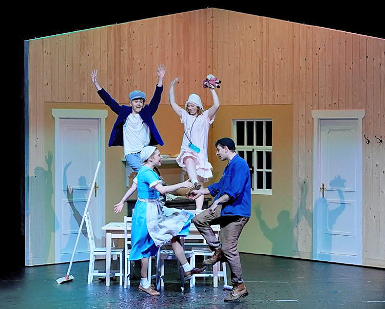 Claus Tröger: MICHEL IN DER SUPPENSCHÜSSEL